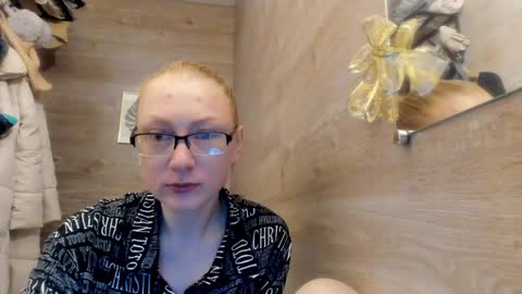 Snapshot of lucky_licky20 chatting on 12-19-24, 04:23 lucky_licky20 online show from 12-19-24, 04:23