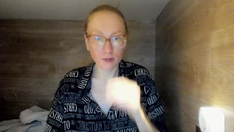 Snapshot of lucky_licky20 chatting on 01-16-25, 04:07 lucky_licky20 online show from 01-16-25, 04:07