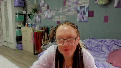 lucky_licky20 online show from 05-19-26, 01:56