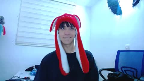 Snapshot of lucky_strickee chatting on 10-14-25, 04:46 lucky_strickee online show from 10-14-25, 04:46