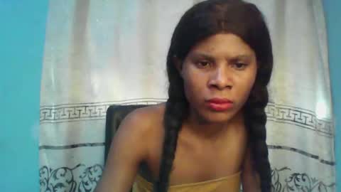 Snapshot of luckymadequeen chatting on 01-08-25, 01:31 Gloria online show from 01-08-25, 01:31