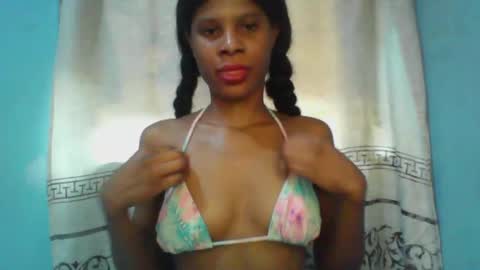 Snapshot of luckymadequeen chatting on 01-12-25, 12:55 Gloria online show from 01-12-25, 12:55