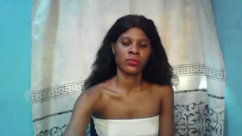 Snapshot of luckymadequeen chatting on 01-16-25, 09:16 Gloria online show from 01-16-25, 09:16