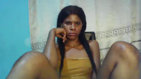 Snapshot of luckymadequeen chatting on 01-19-25, 03:08 Gloria online show from 01-19-25, 03:08