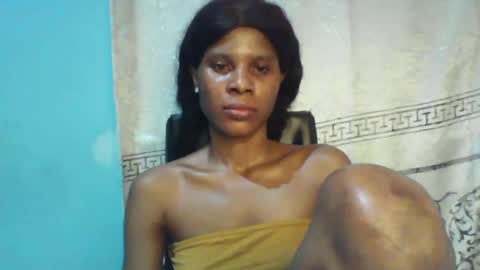 Snapshot of luckymadequeen chatting on 01-19-25, 06:09 Gloria online show from 01-19-25, 06:09