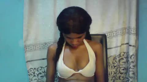 Snapshot of luckymadequeen chatting on 01-19-25, 06:43 Gloria online show from 01-19-25, 06:43