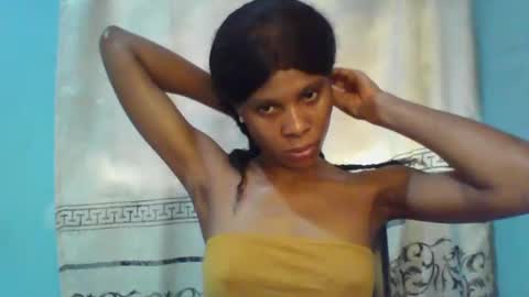 Snapshot of luckymadequeen chatting on 01-20-25, 11:35 Gloria online show from 01-20-25, 11:35