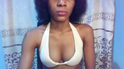 Snapshot of luckymadequeen chatting on 01-24-25, 01:56 Gloria online show from 01-24-25, 01:56