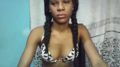 Snapshot of luckymadequeen chatting on 01-26-25, 04:20 Gloria online show from 01-26-25, 04:20