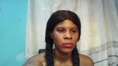 Snapshot of luckymadequeen chatting on 01-26-25, 04:41 Gloria online show from 01-26-25, 04:41