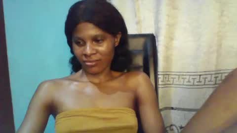 Snapshot of luckymadequeen chatting on 02-08-25, 02:15 Gloria online show from 02-08-25, 02:15
