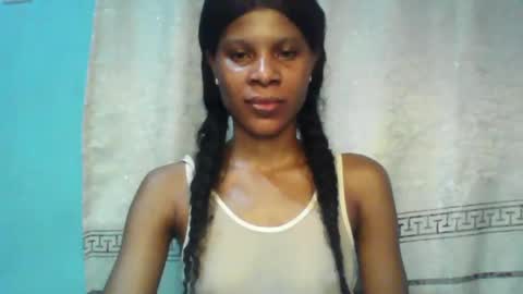 Snapshot of luckymadequeen chatting on 02-08-25, 11:55 Gloria online show from 02-08-25, 11:55