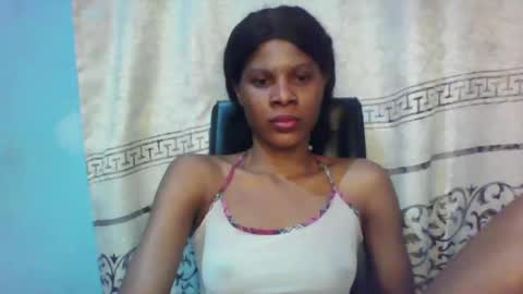 Snapshot of luckymadequeen chatting on 02-12-25, 04:54 Gloria online show from 02-12-25, 04:54