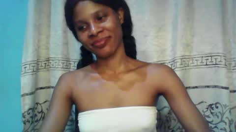 Snapshot of luckymadequeen chatting on 02-13-25, 11:58 Gloria online show from 02-13-25, 11:58