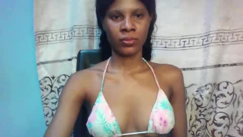Snapshot of luckymadequeen chatting on 02-16-25, 01:36 Gloria online show from 02-16-25, 01:36