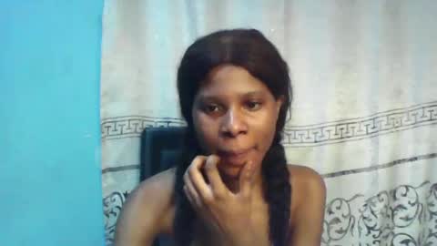 Snapshot of luckymadequeen chatting on 02-20-25, 05:01 Gloria online show from 02-20-25, 05:01