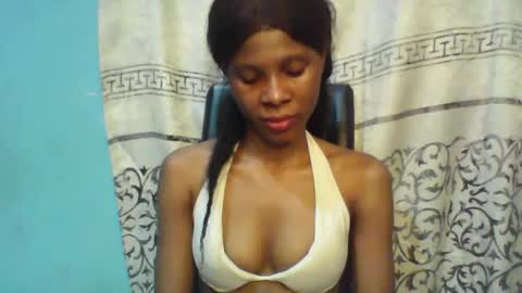 Snapshot of luckymadequeen chatting on 02-25-25, 10:29 Gloria online show from 02-25-25, 10:29