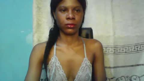 Snapshot of luckymadequeen chatting on 03-08-25, 04:23 Gloria online show from 03-08-25, 04:23