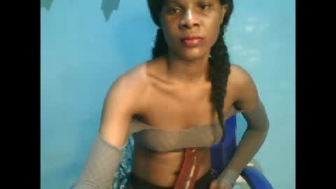 Snapshot of luckymadequeen chatting on 09-30-25, 12:37 Gloria online show from 09-30-25, 12:37