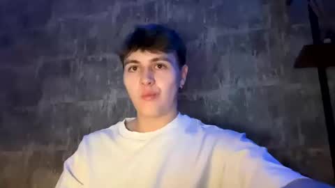 Snapshot of luckymenchik chatting on 10-11-25, 12:43 Ricky online show from 10-11-25, 12:43