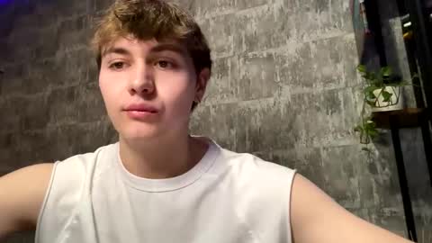 Snapshot of luckymenchik chatting on 01-11-26, 12:10 Ricky online show from 01-11-26, 12:10