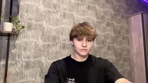 Snapshot of luckymenchik chatting on 02-14-26, 03:31 Ricky online show from 02-14-26, 03:31