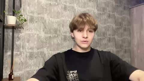 Snapshot of luckymenchik chatting on 02-15-26, 09:33 Ricky online show from 02-15-26, 09:33