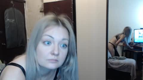 Snapshot of luckyshotgirl chatting on 12-11-24, 08:50 LuckyShot online show from 12-11-24, 08:50