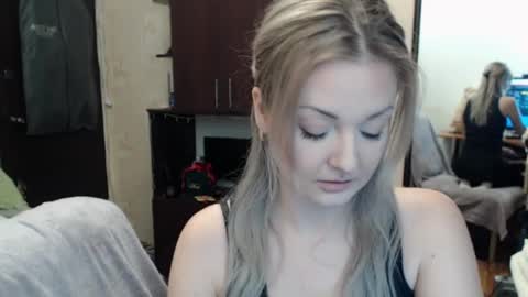 Snapshot of luckyshotgirl chatting on 12-12-24, 02:55 LuckyShot online show from 12-12-24, 02:55