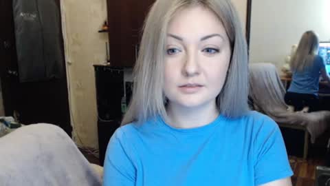 Snapshot of luckyshotgirl chatting on 12-21-24, 12:49 LuckyShot online show from 12-21-24, 12:49