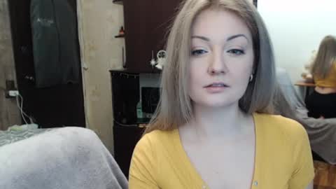 Snapshot of luckyshotgirl chatting on 12-28-24, 02:21 LuckyShot online show from 12-28-24, 02:21