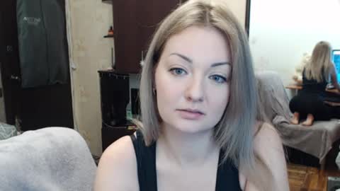 Snapshot of luckyshotgirl chatting on 12-30-24, 08:43 LuckyShot online show from 12-30-24, 08:43