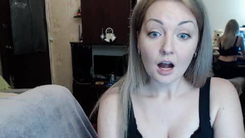 Snapshot of luckyshotgirl chatting on 01-05-25, 02:41 LuckyShot online show from 01-05-25, 02:41