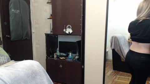 Snapshot of luckyshotgirl chatting on 01-11-25, 07:38 LuckyShot online show from 01-11-25, 07:38