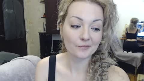 Snapshot of luckyshotgirl chatting on 01-15-25, 12:58 LuckyShot online show from 01-15-25, 12:58