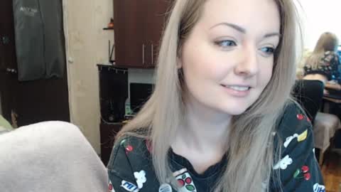 Snapshot of luckyshotgirl chatting on 01-19-25, 01:55 LuckyShot online show from 01-19-25, 01:55