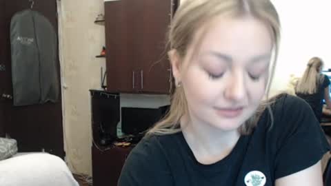 Snapshot of luckyshotgirl chatting on 01-24-25, 03:55 LuckyShot online show from 01-24-25, 03:55