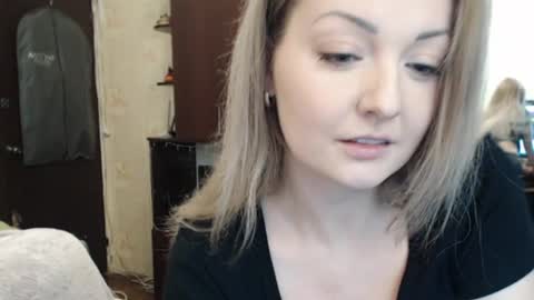 Snapshot of luckyshotgirl chatting on 02-04-25, 06:17 LuckyShot online show from 02-04-25, 06:17