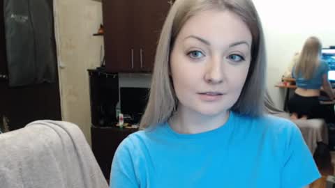 Snapshot of luckyshotgirl chatting on 02-05-25, 02:05 LuckyShot online show from 02-05-25, 02:05
