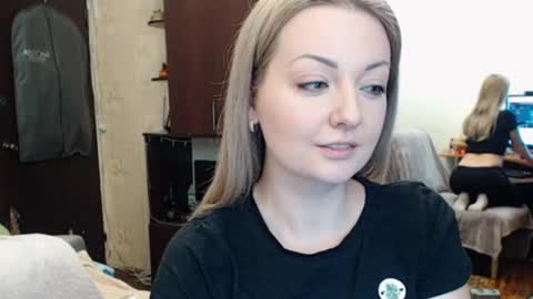 Snapshot of luckyshotgirl chatting on 02-11-25, 02:13 LuckyShot online show from 02-11-25, 02:13