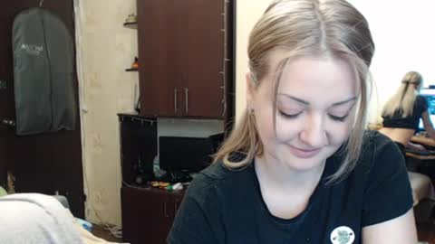 Snapshot of luckyshotgirl chatting on 02-11-25, 06:55 LuckyShot online show from 02-11-25, 06:55