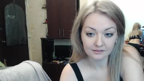 Snapshot of luckyshotgirl chatting on 02-12-25, 08:18 LuckyShot online show from 02-12-25, 08:18