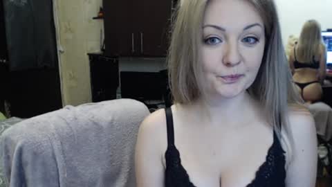 Snapshot of luckyshotgirl chatting on 02-15-25, 06:23 LuckyShot online show from 02-15-25, 06:23