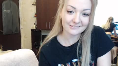 Snapshot of luckyshotgirl chatting on 02-20-25, 04:57 LuckyShot online show from 02-20-25, 04:57