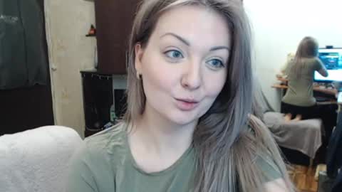 Snapshot of luckyshotgirl chatting on 02-27-25, 09:14 LuckyShot online show from 02-27-25, 09:14
