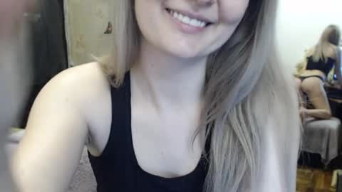 Snapshot of luckyshotgirl chatting on 03-07-25, 07:49 LuckyShot online show from 03-07-25, 07:49
