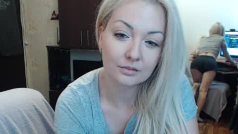 Snapshot of luckyshotgirl chatting on 09-14-25, 03:11 LuckyShot online show from 09-14-25, 03:11
