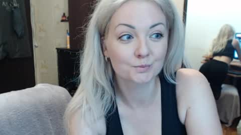 Snapshot of luckyshotgirl chatting on 09-23-25, 04:10 LuckyShot online show from 09-23-25, 04:10