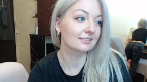 Snapshot of luckyshotgirl chatting on 03-30-26, 03:24 LuckyShot online show from 03-30-26, 03:24