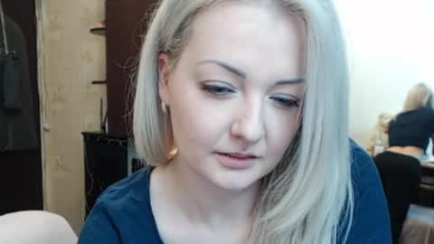 Snapshot of luckyshotgirl chatting on 04-09-26, 05:18 LuckyShot online show from 04-09-26, 05:18